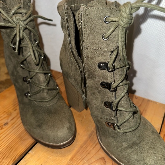 Olive Lace-Up Ankle Boots size 8 1/2 - Picture 2 of 7